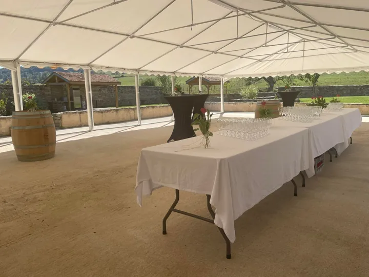 Les espaces intérieurs du domaine aménagés pour une réception