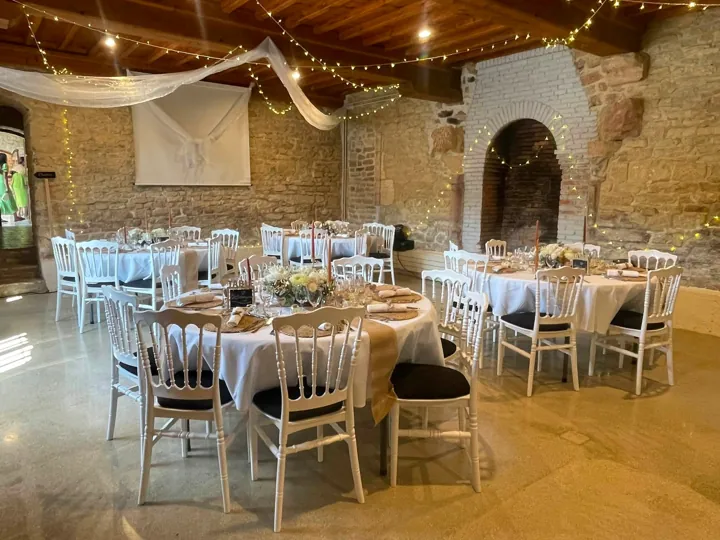 Les espaces intérieurs du domaine aménagés pour une réception