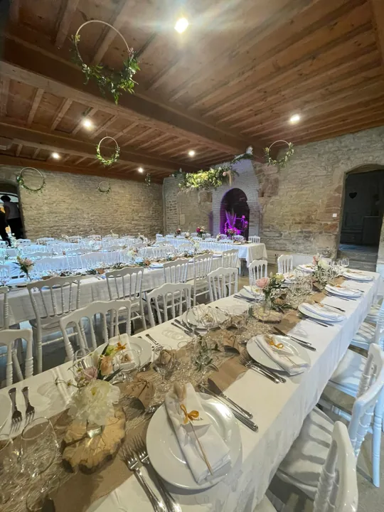 Les espaces intérieurs du domaine aménagés pour une réception