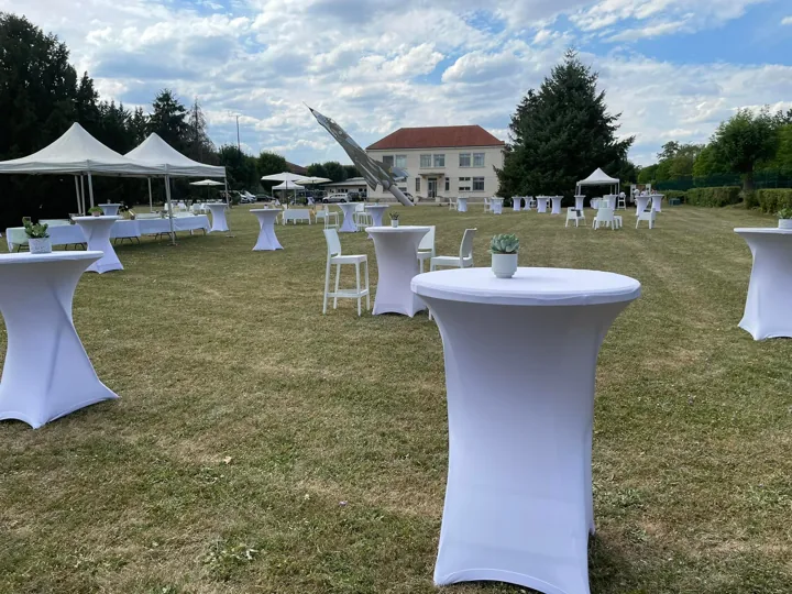 Jardins, campagne et bâtiments du Domaine Le Pré du Chêne
