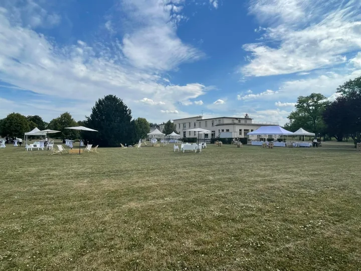 Jardins, campagne et bâtiments du Domaine Le Pré du Chêne