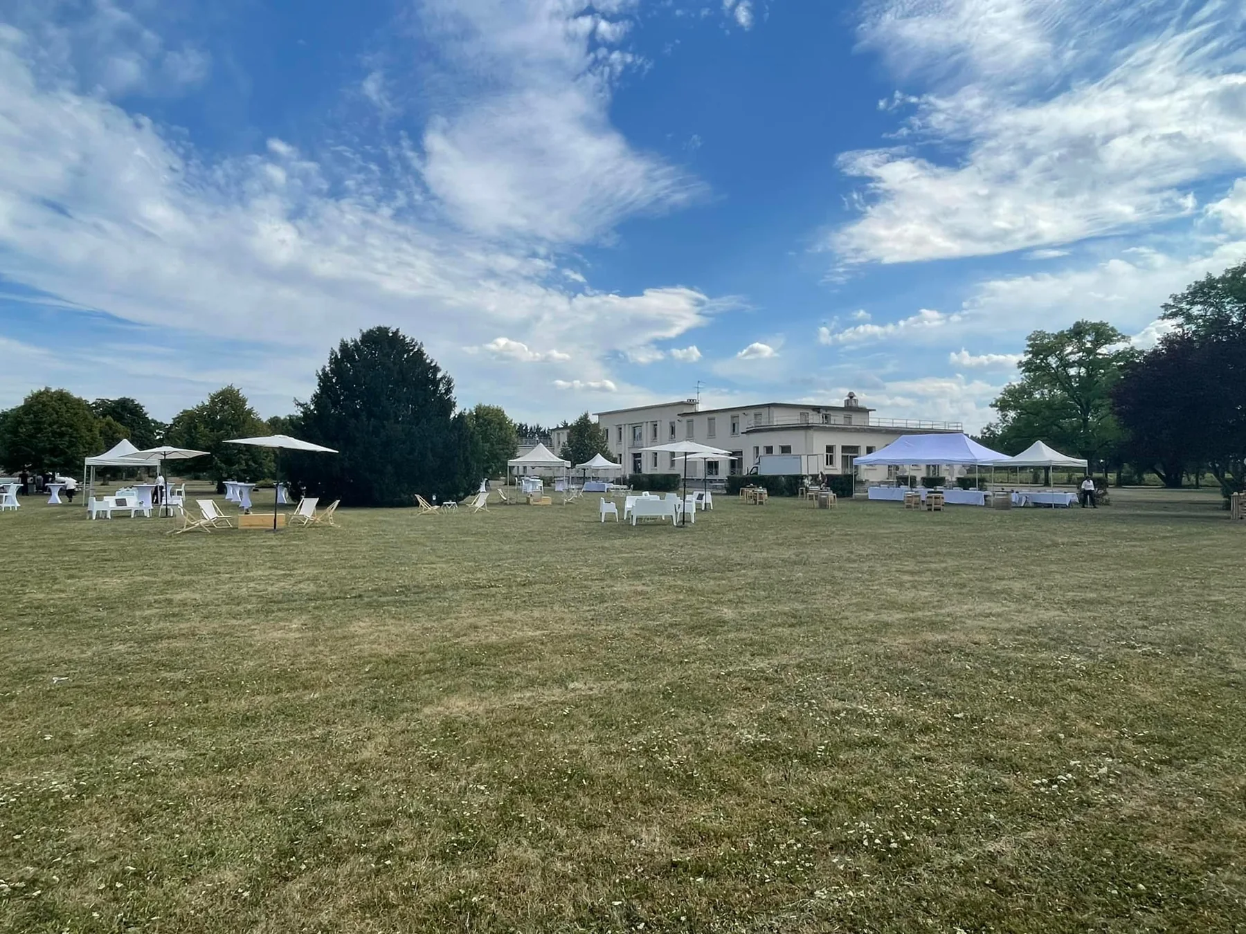 Jardins, campagne et bâtiments du Domaine Le Pré du Chêne