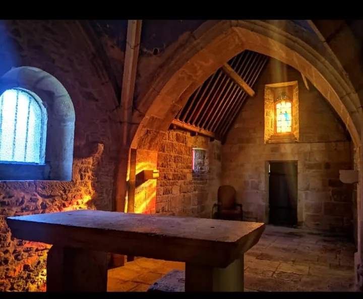 Pierres anciennes, chapelle et détails du patrimoine