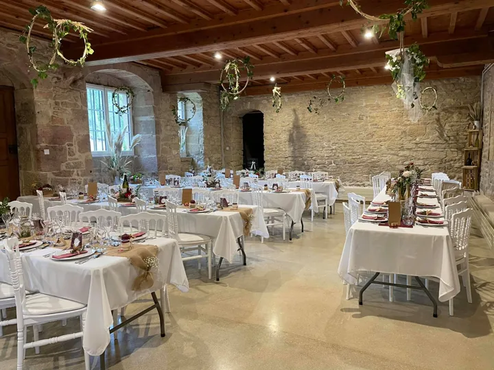 Les espaces intérieurs du domaine aménagés pour une réception