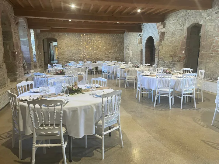 Les espaces intérieurs du domaine aménagés pour une réception